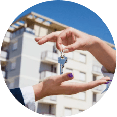 Продажу вашей недвижимости через наше агентство.